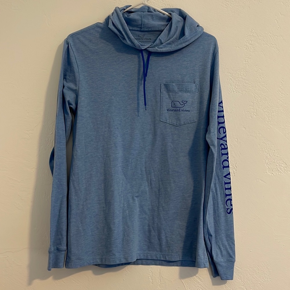 Vineyard vines hooded t-shirt